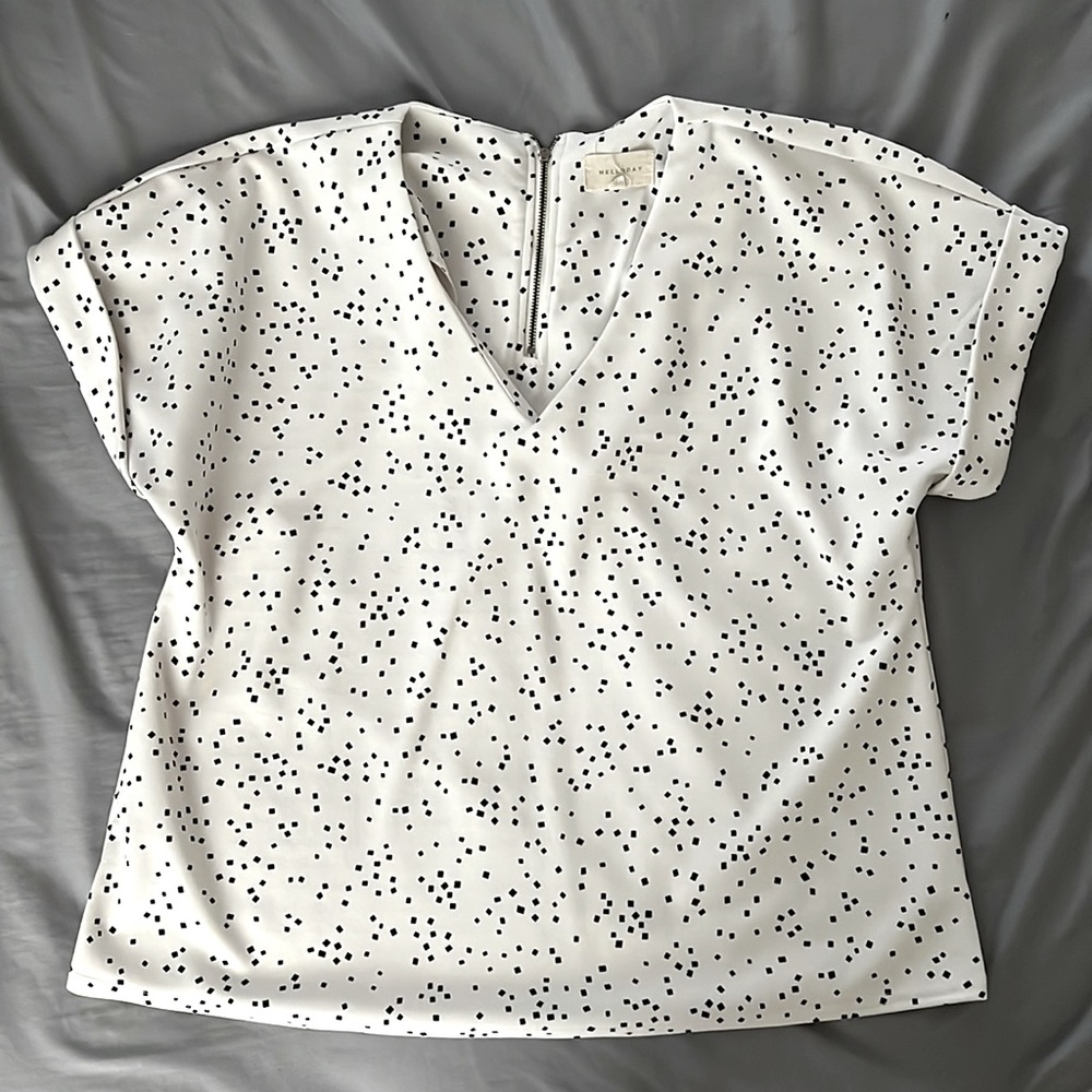 Mellóday top size medium, only worn a handful of times. Excellent condition.